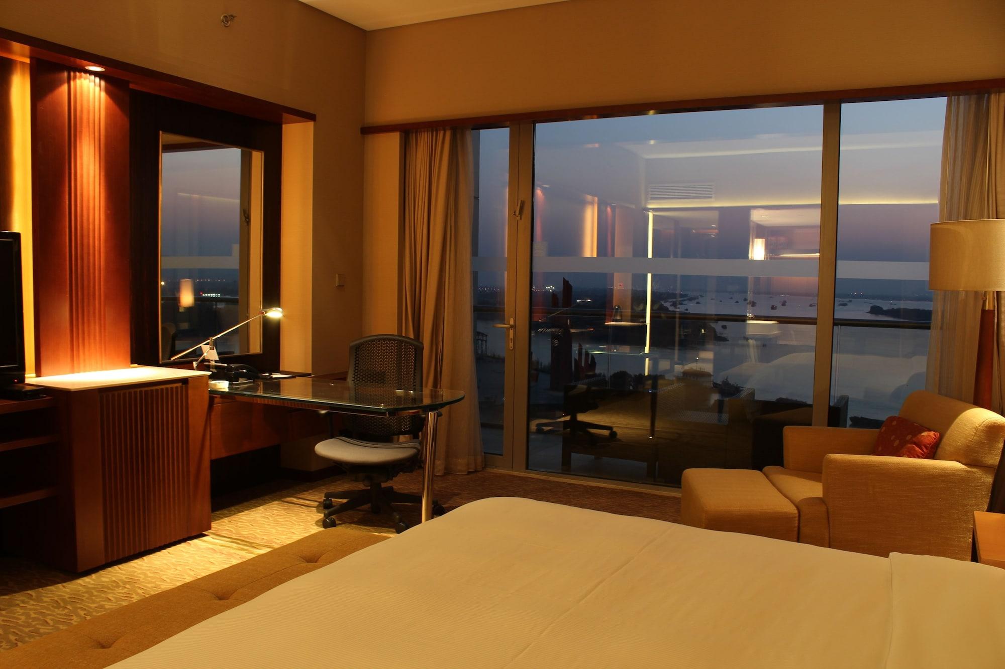 Hilton Nanjing Riverside Экстерьер фото