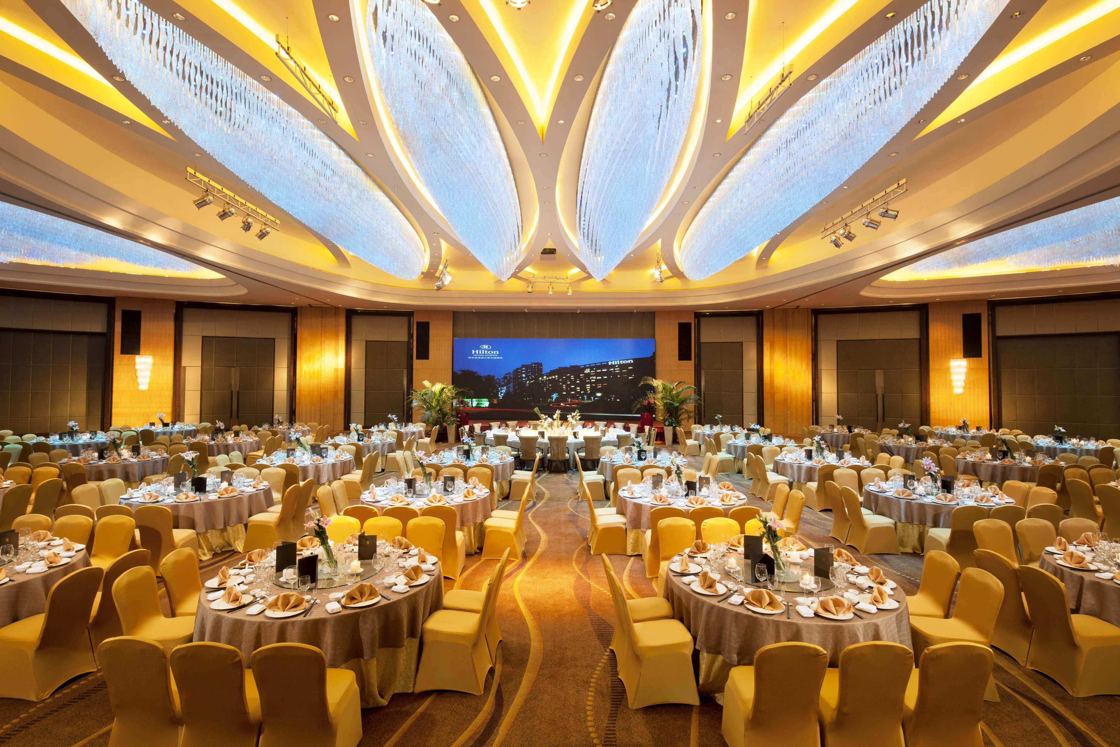 Hilton Nanjing Riverside Экстерьер фото